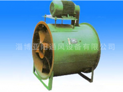 与离心风机相比，轴流风机在气体输送方向上有何特点?